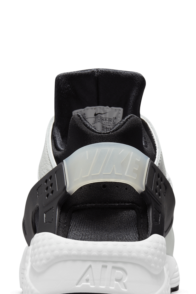 วันเปิดตัว Air Huarache “Black and White”