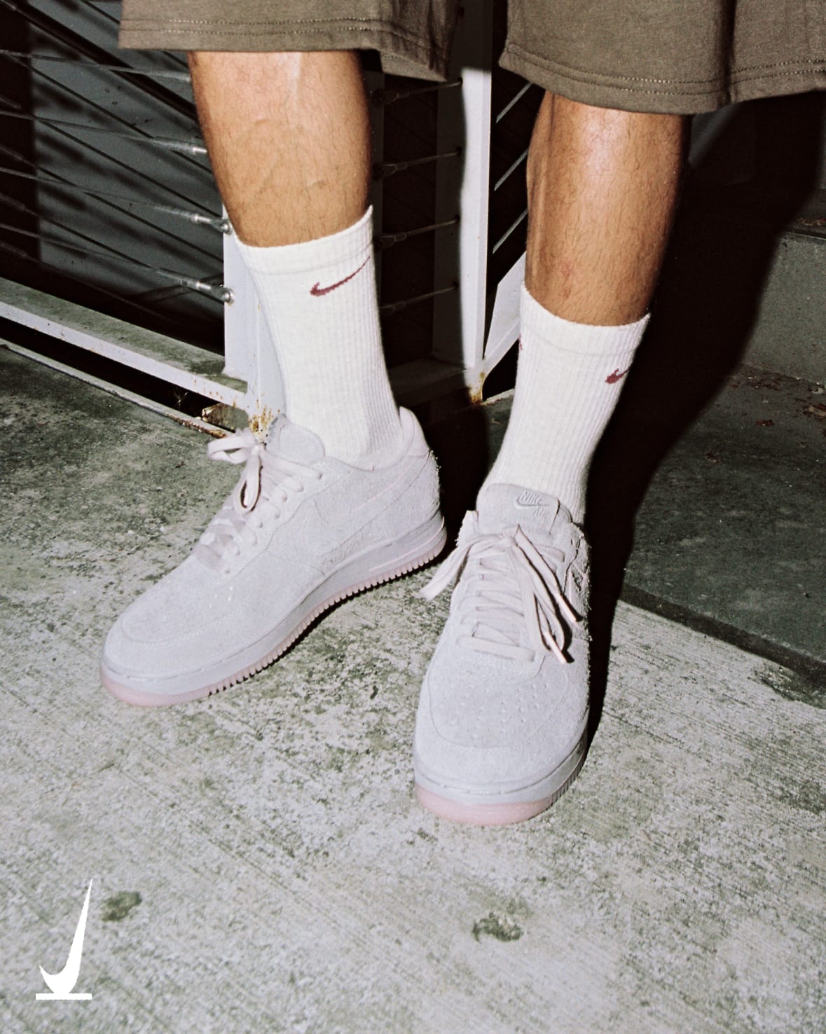 【NIKE公式】エア フォース 1 '01 'College Grey and Pink Glaze' (IV6999-001) 発売日
