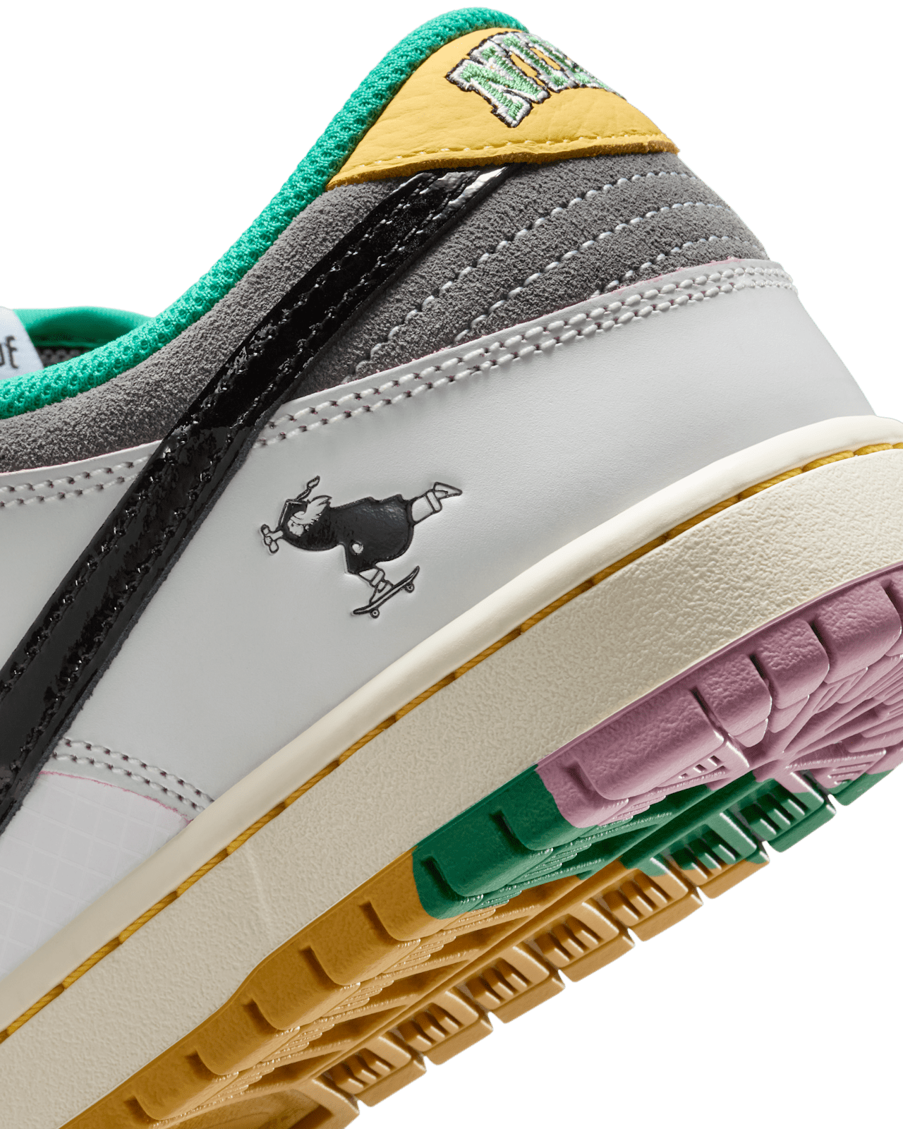 วันเปิดตัว Nike SB Dunk Low Pro x CSEF "Black and White" (HJ4132-100)