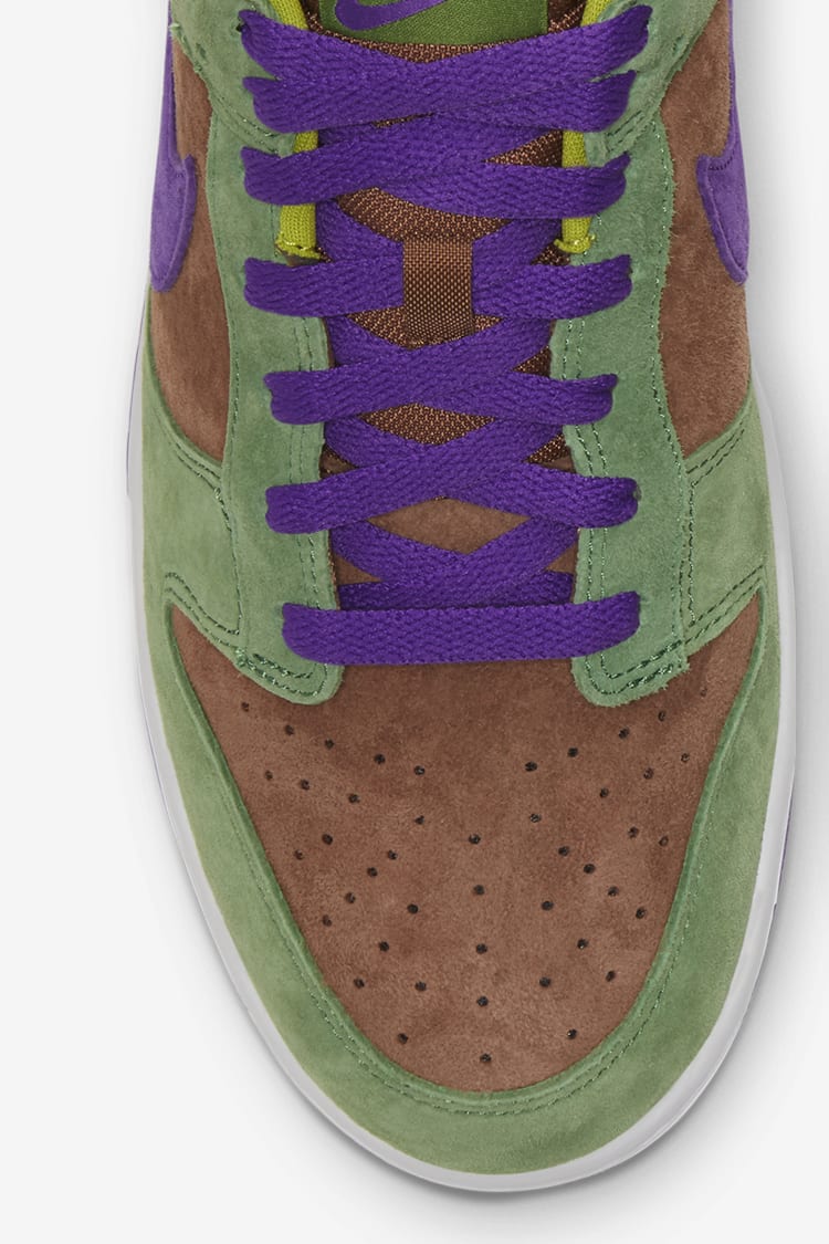 วันเปิดตัว Dunk Low “Veneer”