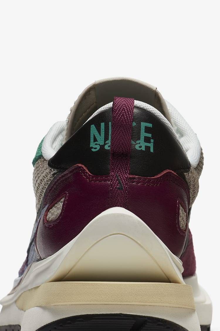 Fecha de lanzamiento del Nike x sacai VaporWaffle "String & Black-Villain Red"