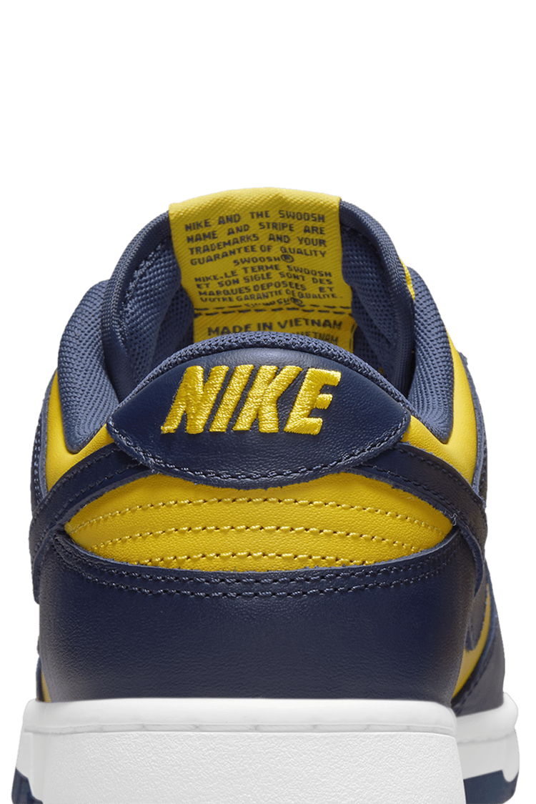 วันเปิดตัว Dunk Low “Varsity Maize”