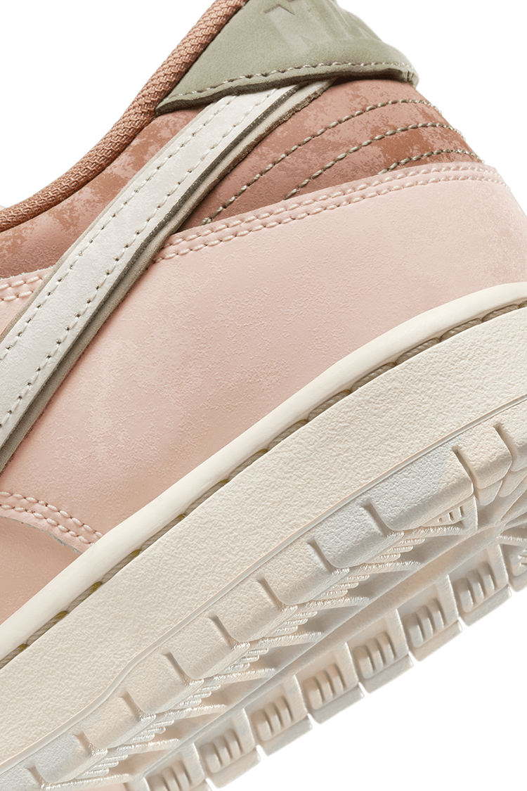 วันเปิดตัว Nike SB Dunk Low Pro "Crimson Tint and Amber Brown" (FV5926-200)