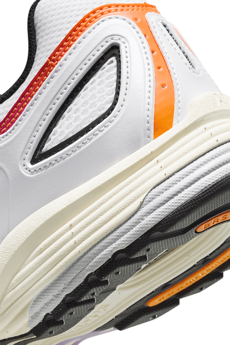 วันเปิดตัว Air Pegasus 2005 "White and Black" (FV6383-100)