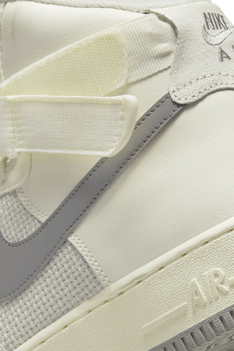 วันเปิดตัว Air Force 1 High '07 LV8 "Sail and Medium Grey" (DM0209-100)