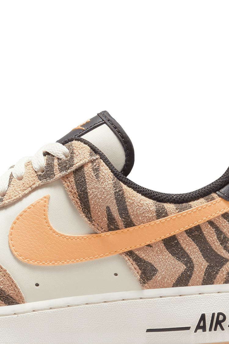 【NIKE公式】エア フォース 1 'Orange Zebra' (DJ6192-100 / AF 1)