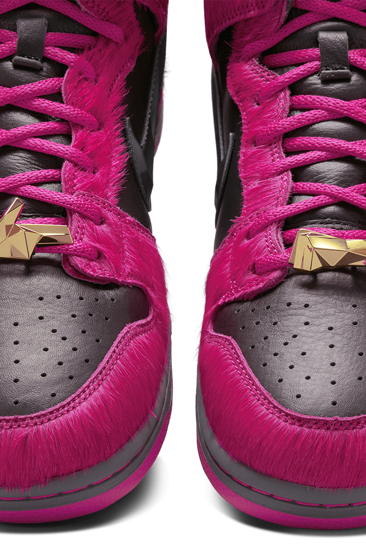 【NIKE公式】NIKE SB ダンク HIGH x ラン ザ ジュエルズ 'Active Pink and Black' (DX4356-600 / NIKE SB DUNK HIGH PRO QS RTJ)