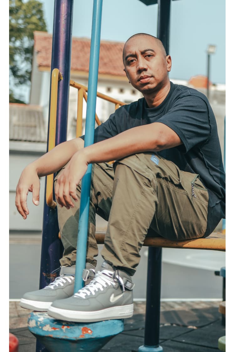 สไตล์ SNKRS: AF1 Mid Jewel “NYC” with ODD