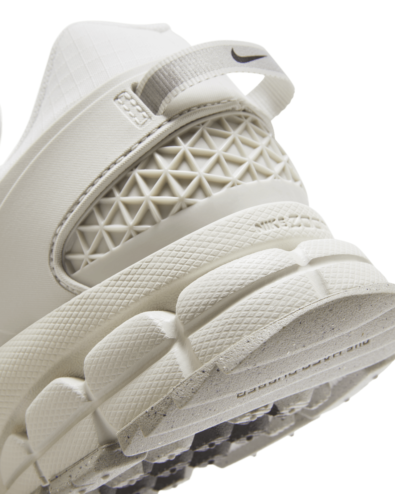 【NIKE公式】ズーム ボメロ ローム 'Summit White and Light Bone' (HV5951-100 / NIKE ZOOM VOMERO ROAM SYN)