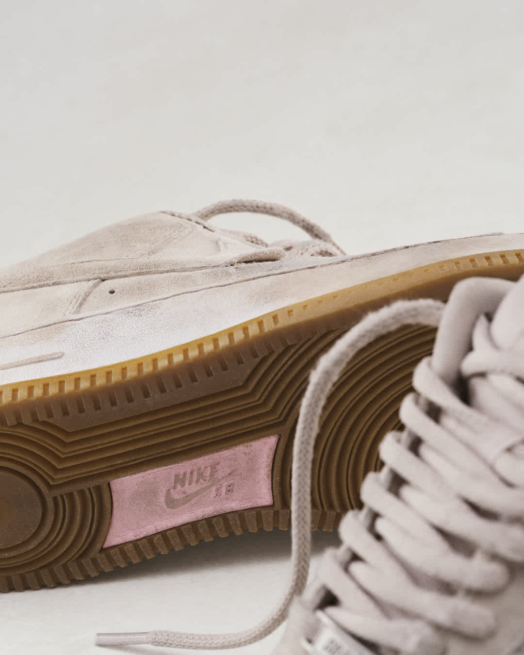 나이키 SB 에어 포스 1 로우 'Light Orewood Brown and Pink Foam'(HM8517-100) 출시일