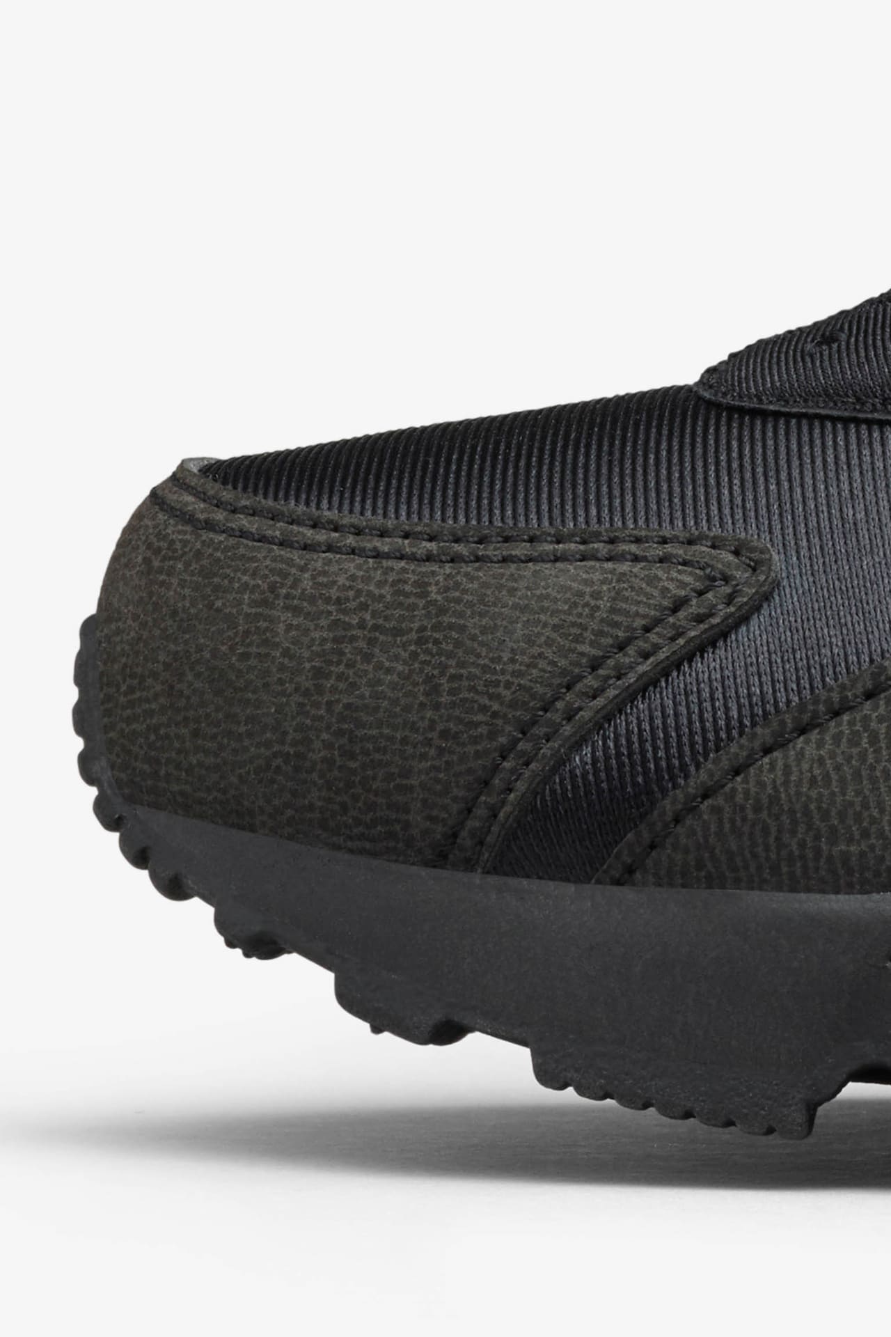 Nike huarache blackout release date hotsell