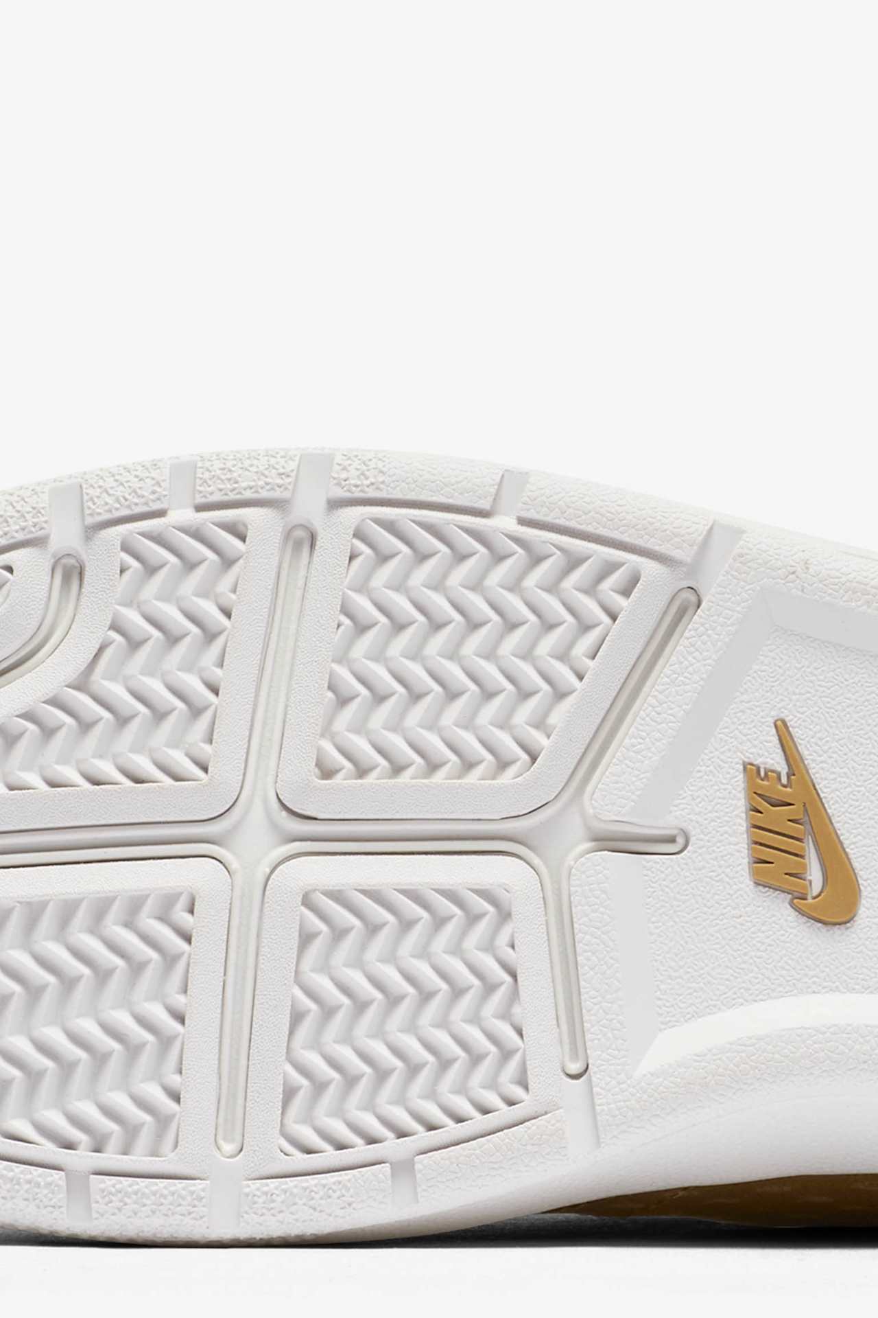 Women's NikeCourt Tennis Classic Ultra 'Gold Leather'