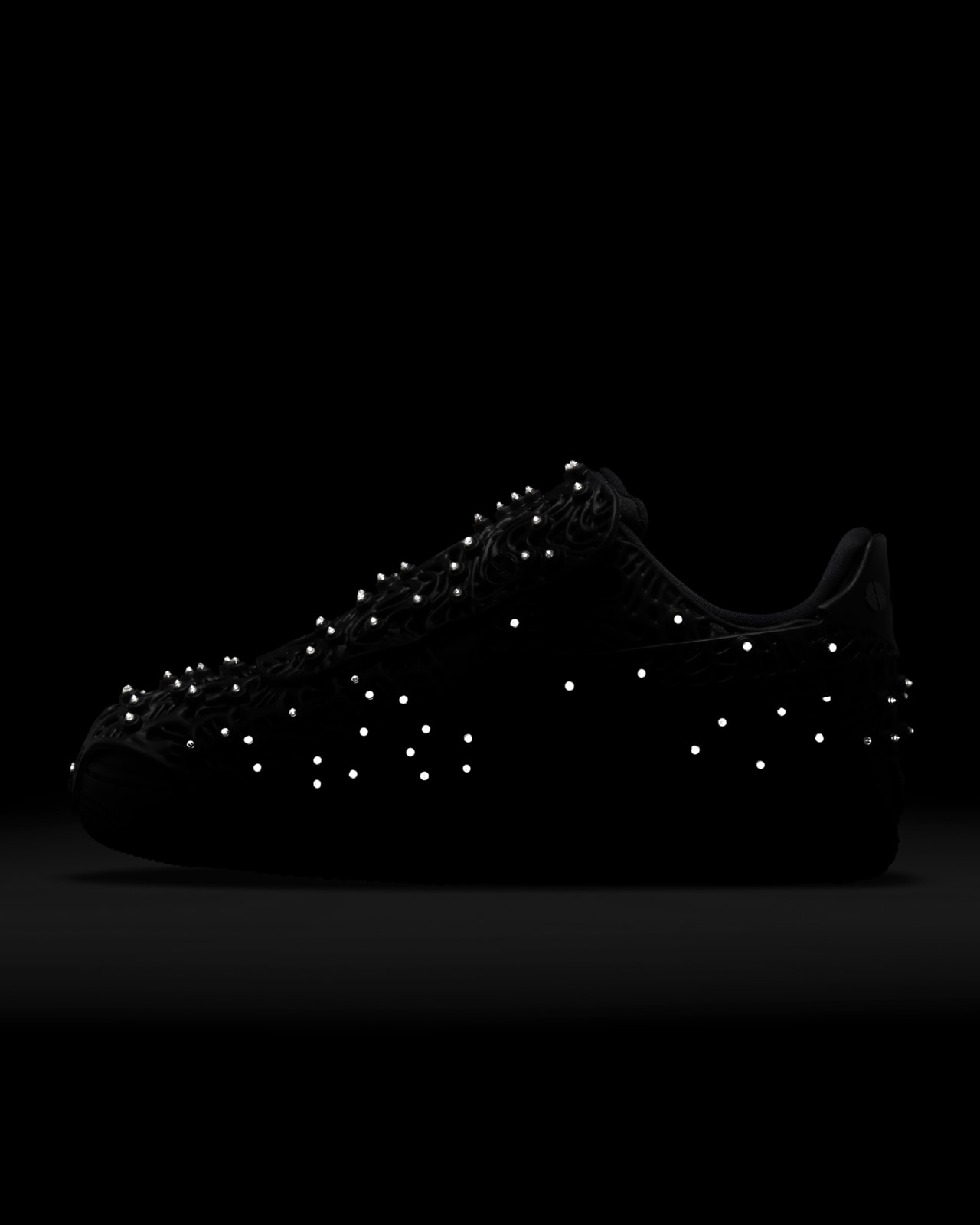 女款 Air Force 1 搭配 Swarovski® 反光水晶 'Triple Black' (CV7668-001) 發售日期