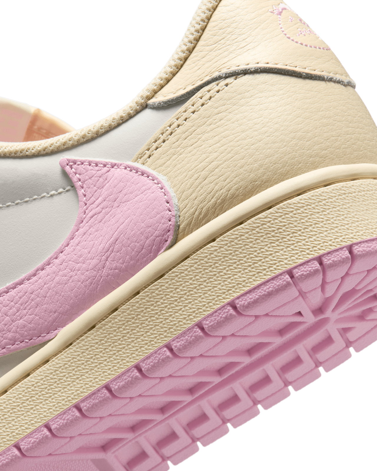 Releasedatum för Air Jordan 1 Low x Travis Scott "Muslin and Shy Pink" (IQ7604-100)