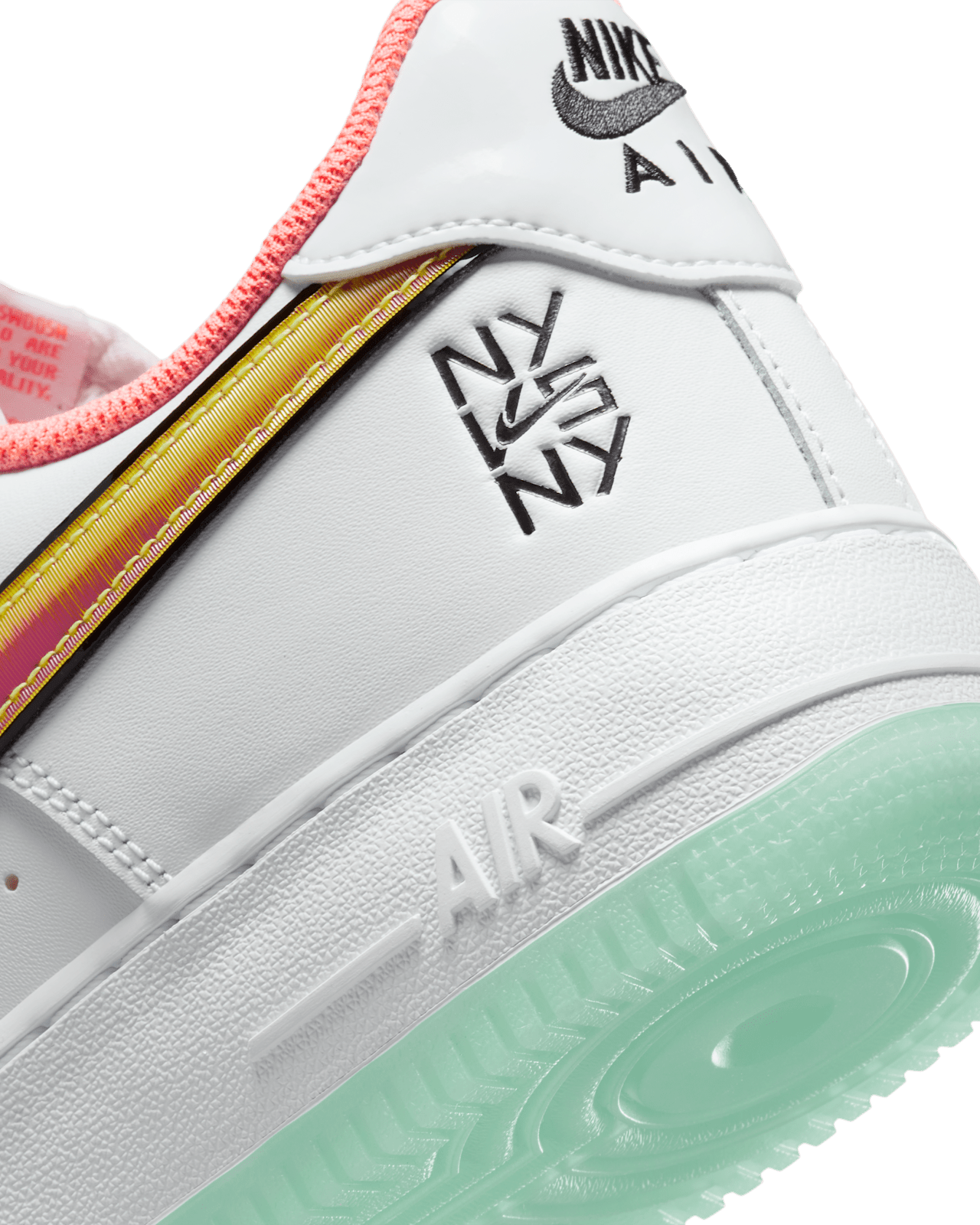 Air Force 1 '07 'NY vs. NY' White and Crimson Pulse (IH4962-100)