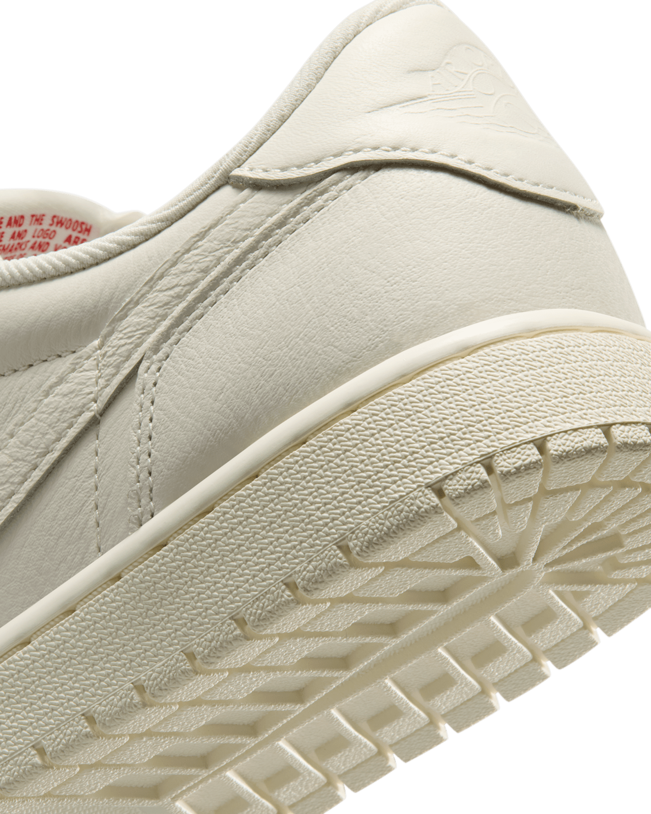 Fecha de lanzamiento de los Air Jordan 1 Retro Low OG "Sail and University Red" (HQ6998-100)