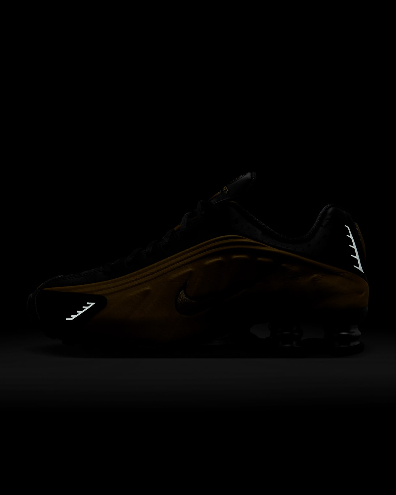 Women's Shox R4 'Black and Metallic Gold' (AR3565-005) Release Date