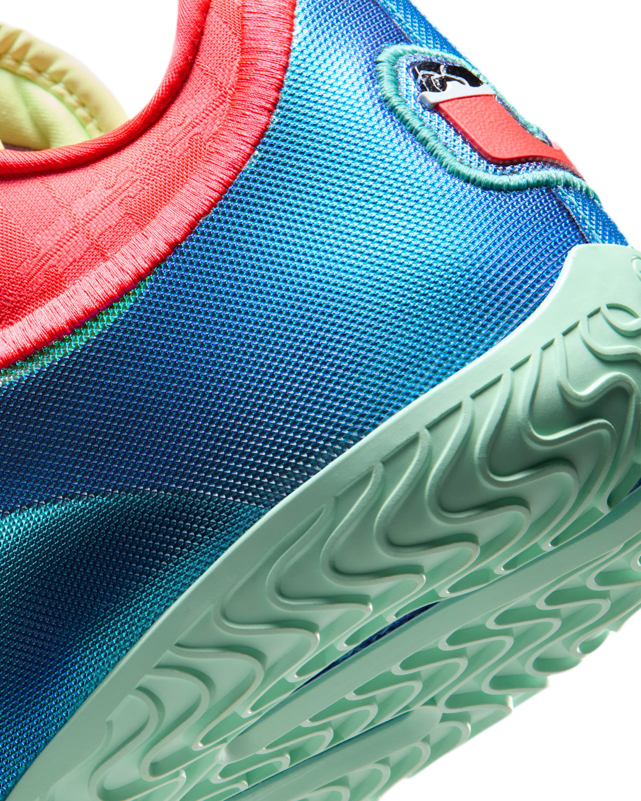 【NIKE公式】レブロン 23 "Stocking Stuffer" EP 'Bright Crimson and Dusty Amethyst' (IH1514-600)