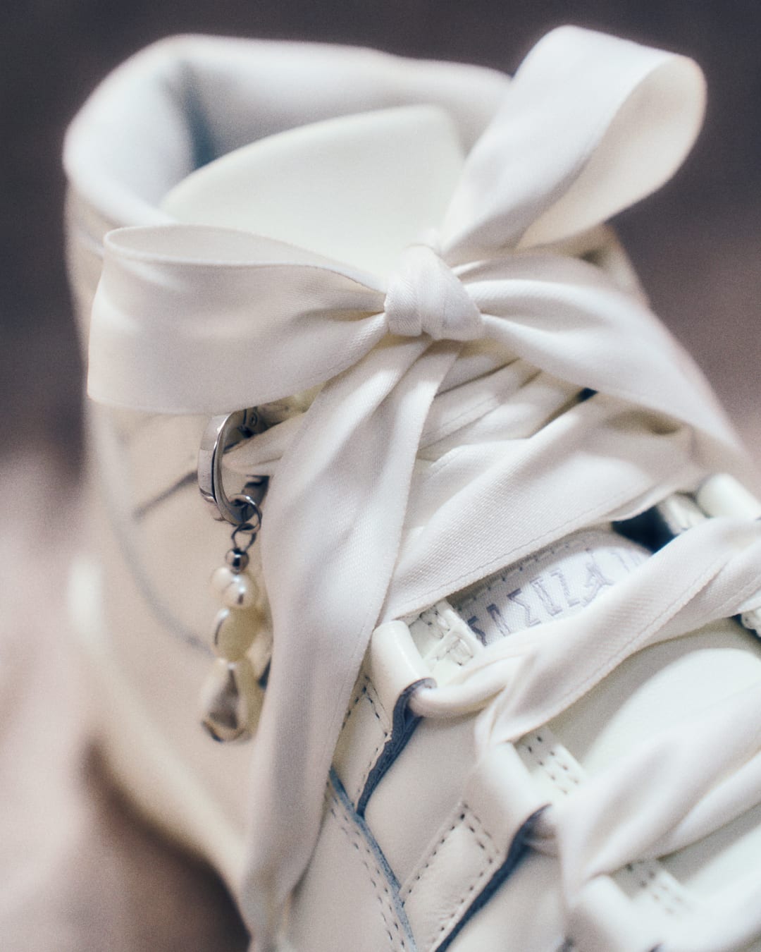 【NIKE公式】レディース エア ジョーダン 11 'Pearl' (AR0715-110/WMNS AIR JORDAN 11 RETRO )