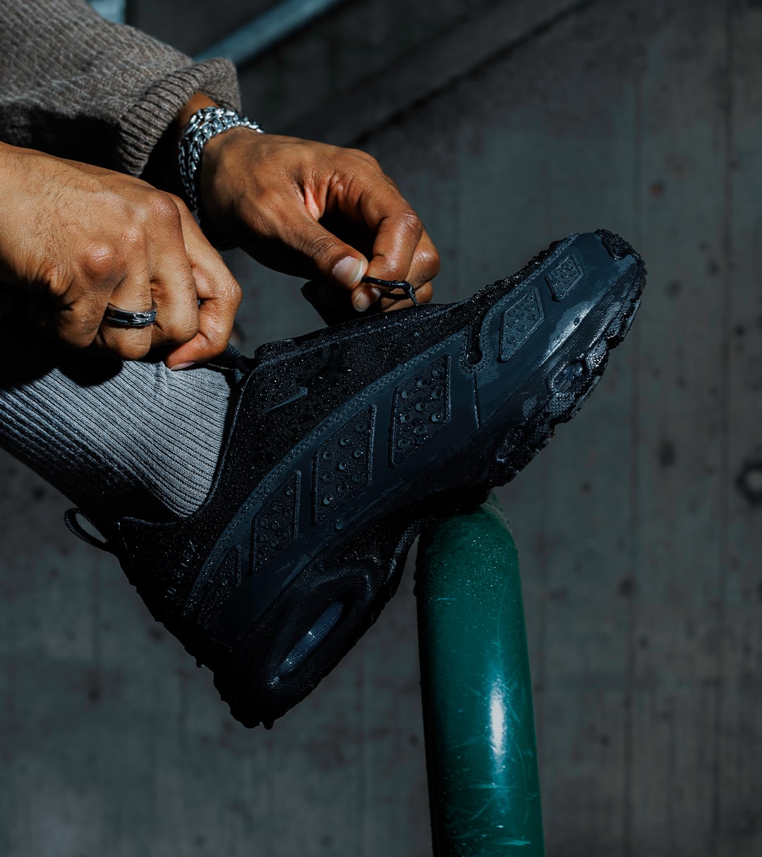 Air Max SNDR GORE-TEX 'Black and Dark Smoke Grey' (FZ4238-001) Release Date