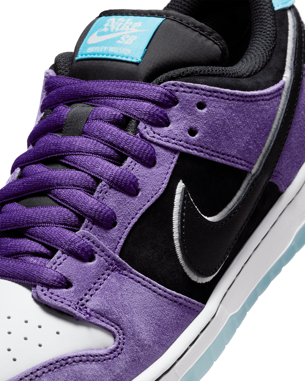 【NIKE公式】ナイキ SB ダンク LOW プロ x ヘイリー ウィルソン 'Black and Court Purple' (HJ0513-500 / NIKE SB DUNK LOW PRO HW)