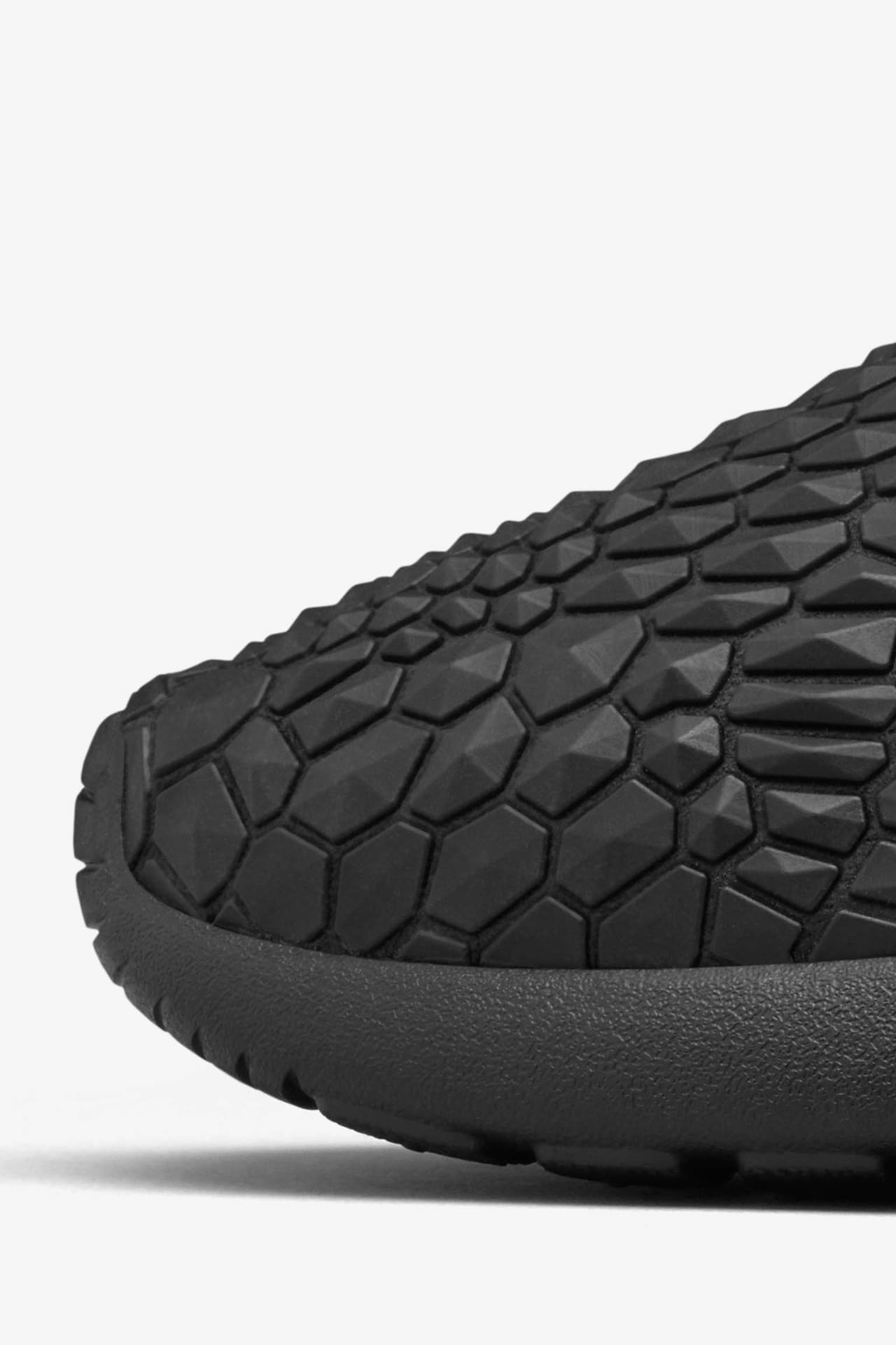 Nike roshe one triple black womens best sale