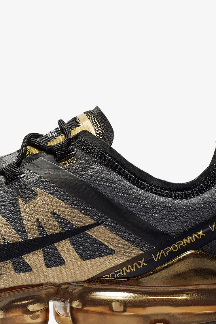 Nike vapormax 2019 black metallic gold best sale