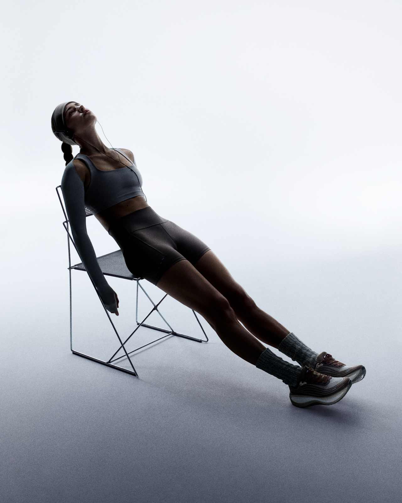 วันเปิดตัว Vomero Plus "Caldera Brown and Dark Field Brown" (IO4482-001)