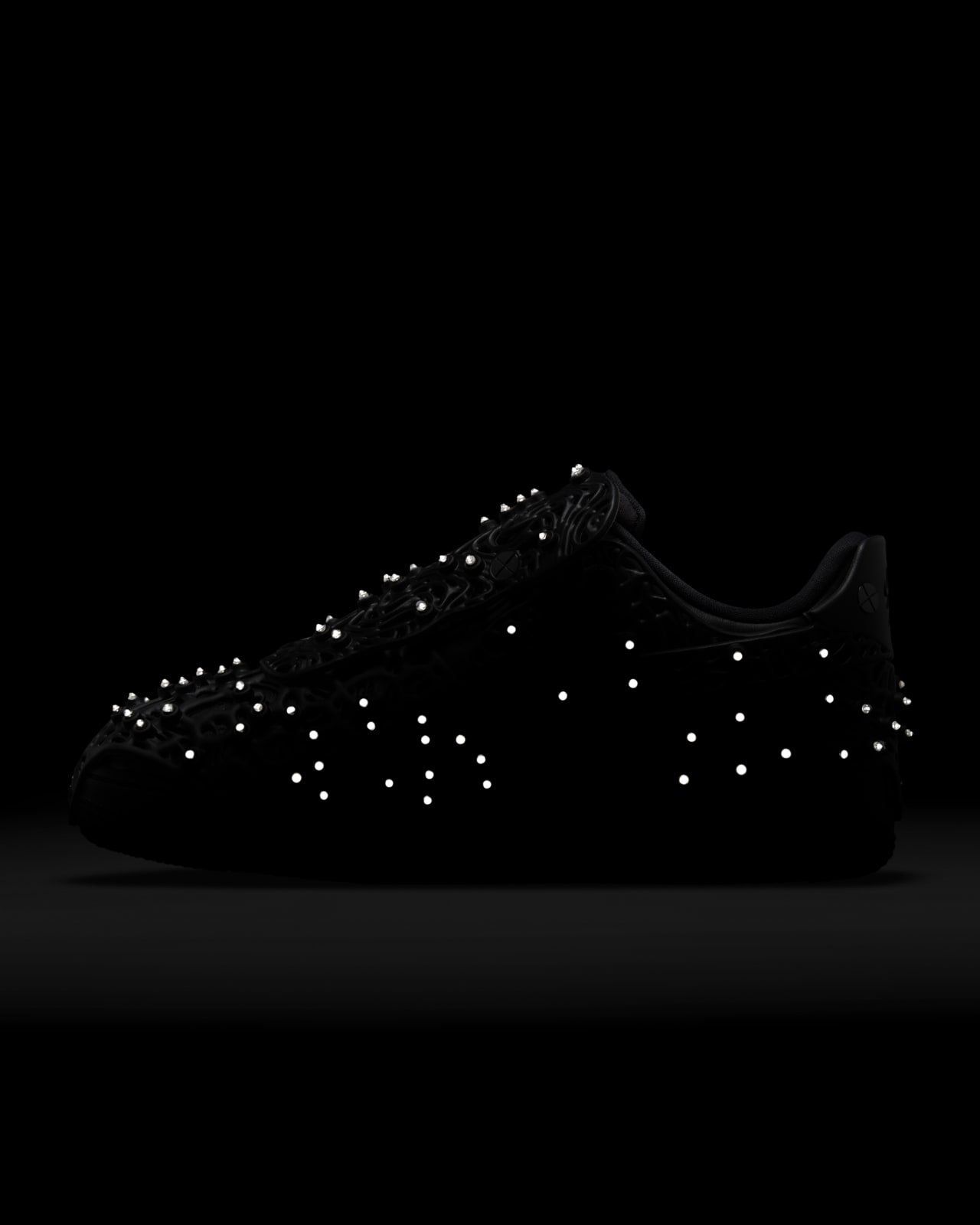 女款 Air Force 1 搭配 Swarovski® 反光水晶 'Triple Black' (CV7668-001) 發售日期