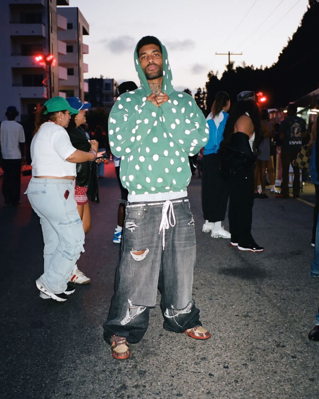 STREET SNKRS: TOMA LA NOCHE ขับเคลื่อนโดย: KIDS OF IMMIGRANTS