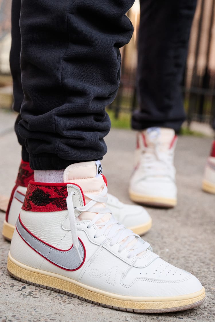 วันเปิดตัว Jordan Air Ship x Awake NY "University Red" (FN8675-100)