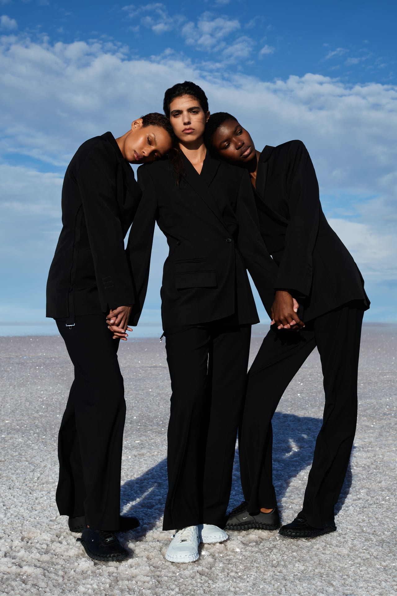 วันเปิดตัว J Force 1 "Black" (DR0424-001)