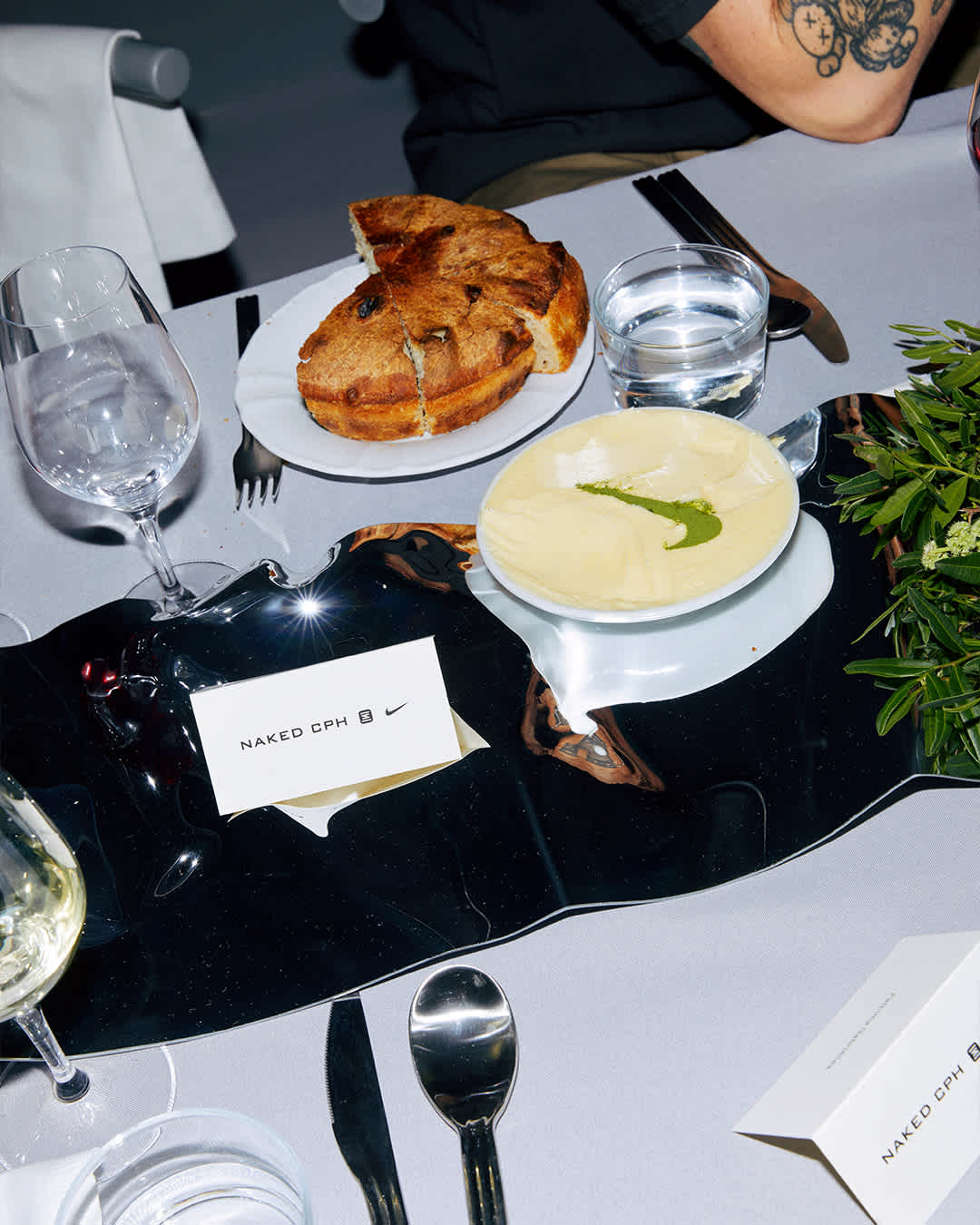 NAKED Copenhagen Launch Dinner: ถ่ายภาพโดย Polina Vinogradova ที่โคเปนเฮเกน