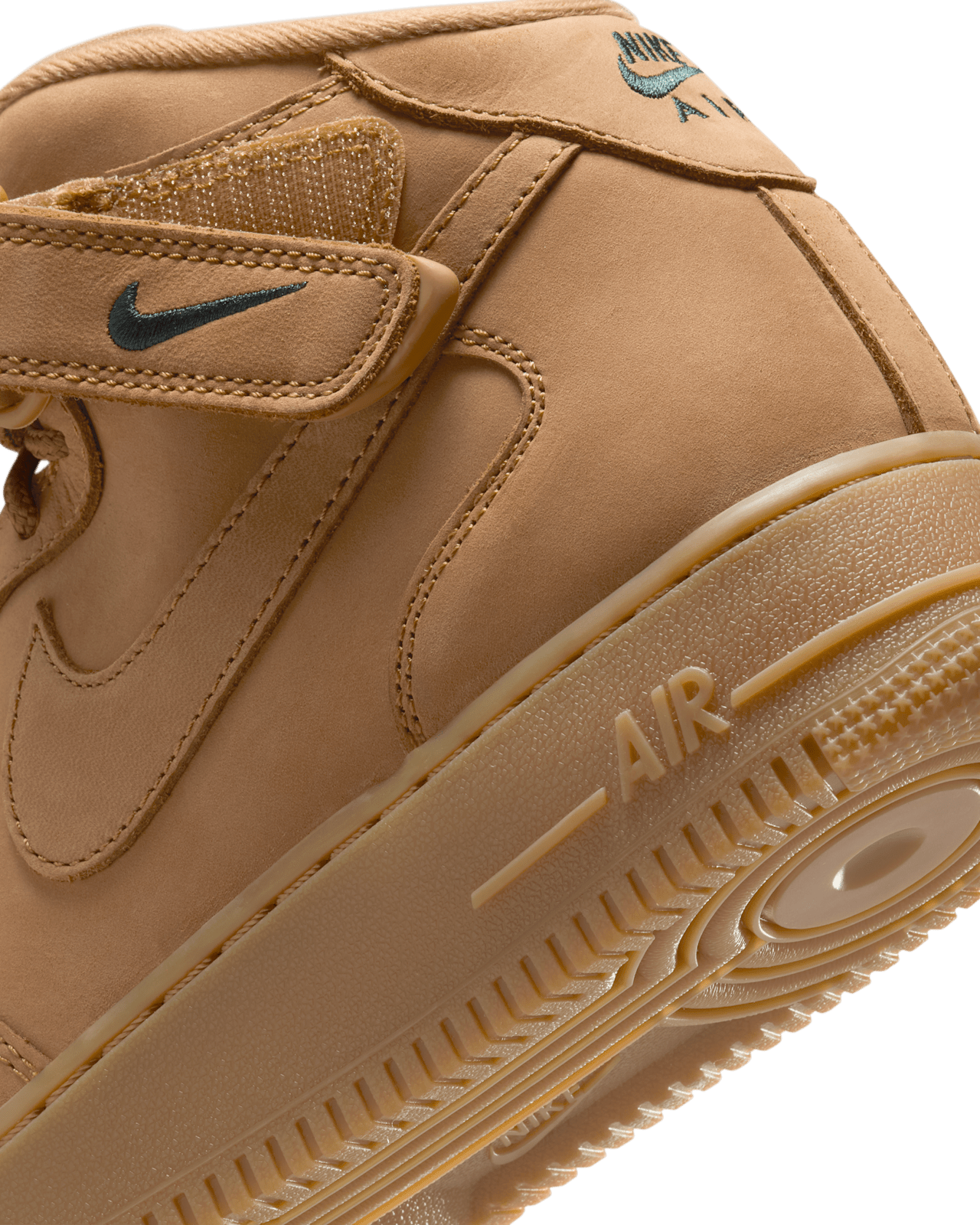 Fecha de lanzamiento de los Air Force 1 '07 Mid "Flax and Outdoor Green" (715889-200)