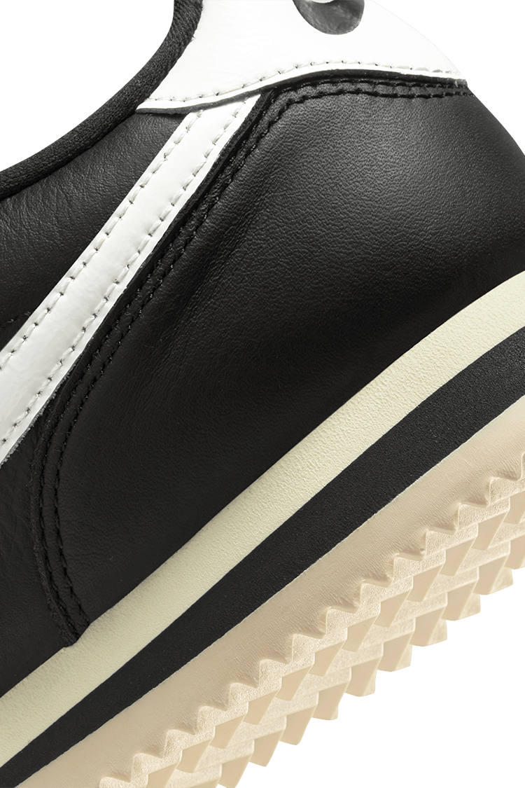 Fecha de lanzamiento del Nike Cortez para mujer "Black and Sail" (FB6877-001)