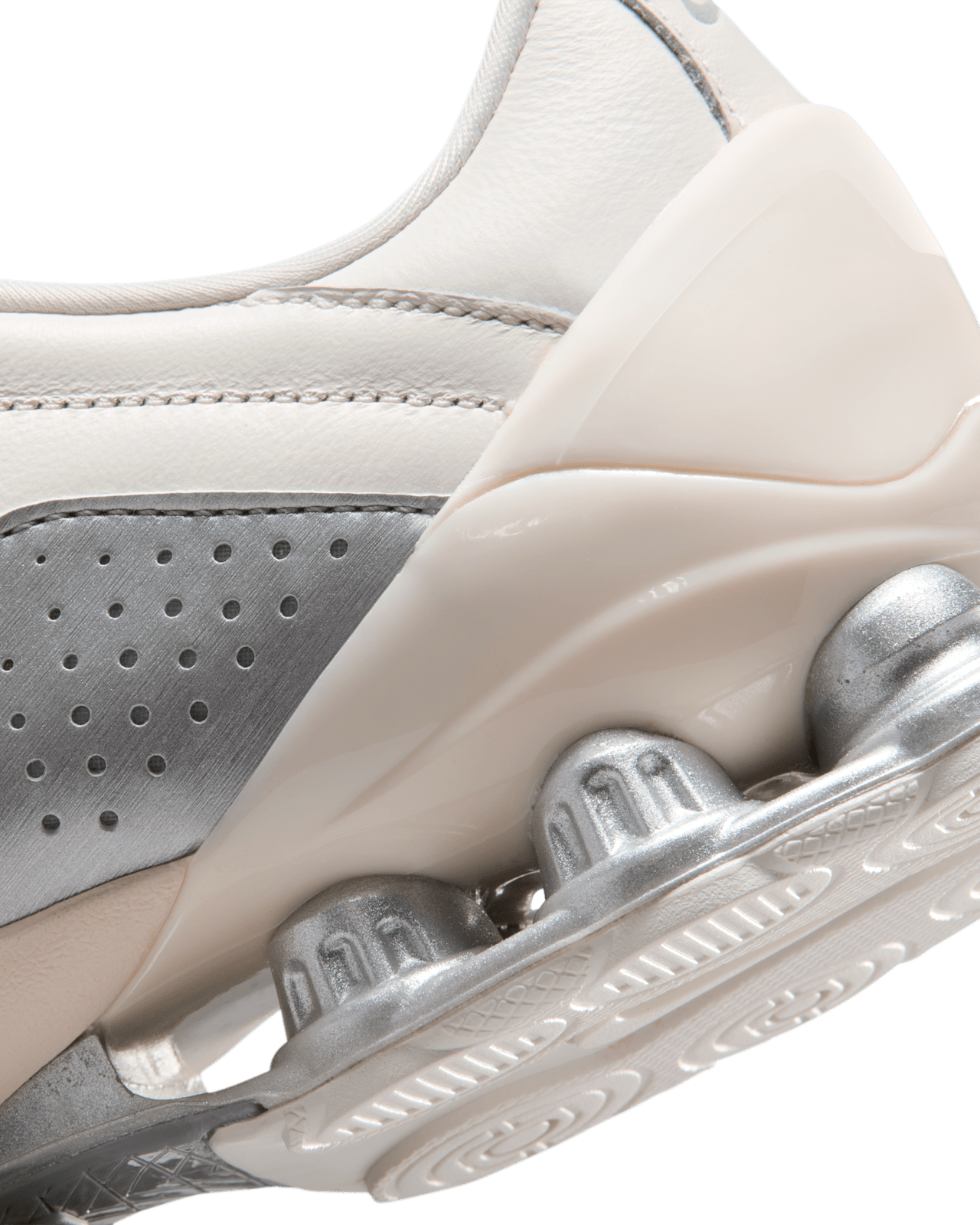 Fecha de lanzamiento de los Total 90 Shox Magia "Sail and Metallic Silver" para mujer (IO9300-100)