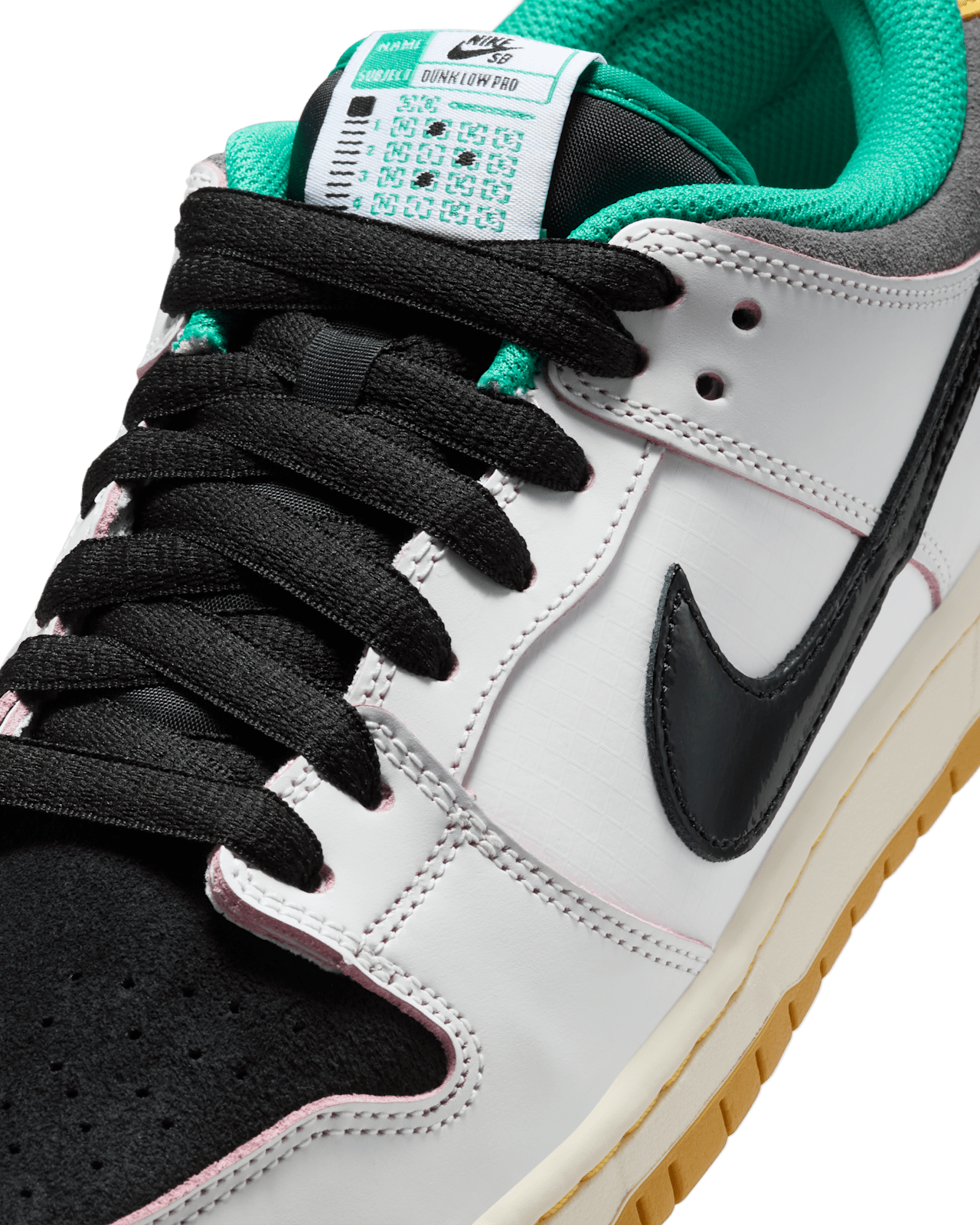 วันเปิดตัว Nike SB Dunk Low Pro x CSEF "Black and White" (HJ4132-100)