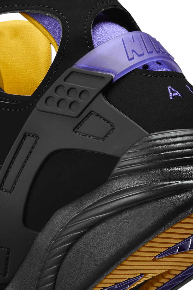 Fecha de lanzamiento del Air Flight Huarache "Black and Varsity Purple" (FD0188-001)