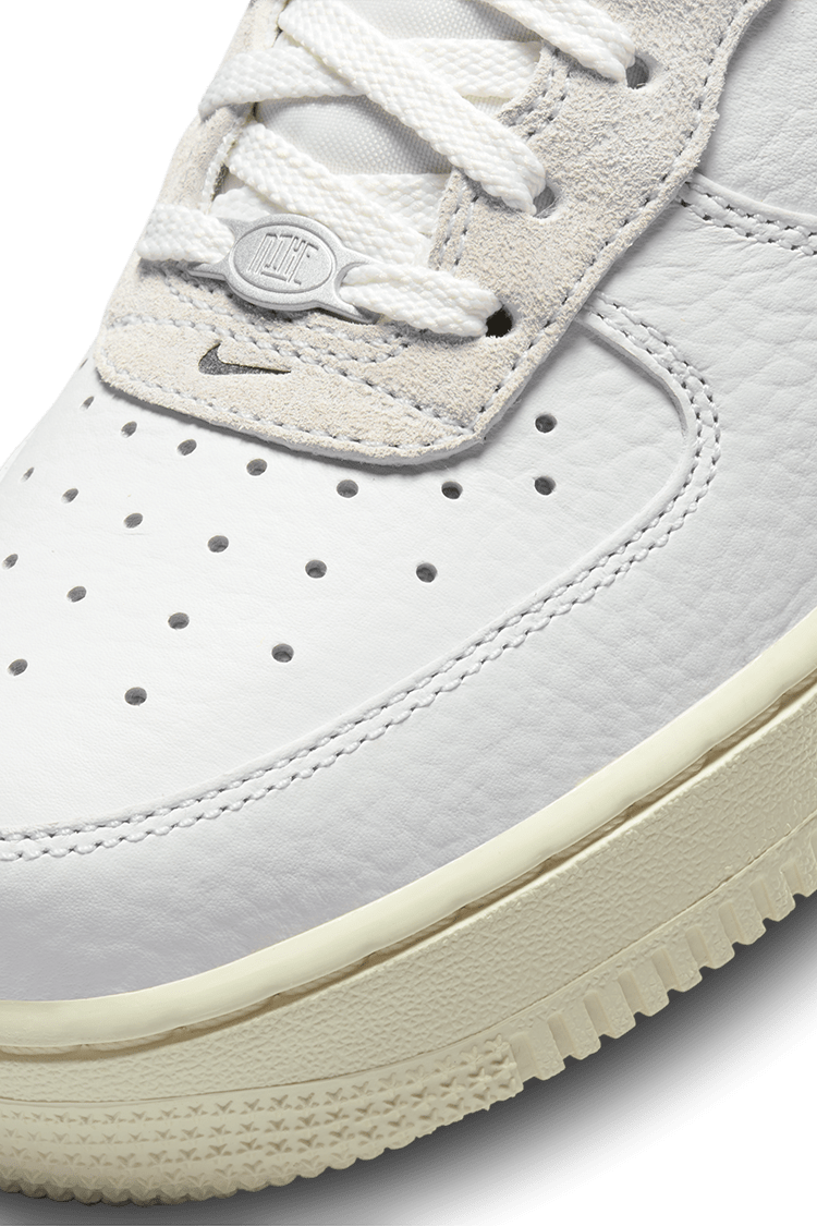 女款 Air Force 1 '07 'Summit White and Gorge Green' (DR0148-102) 發售日期