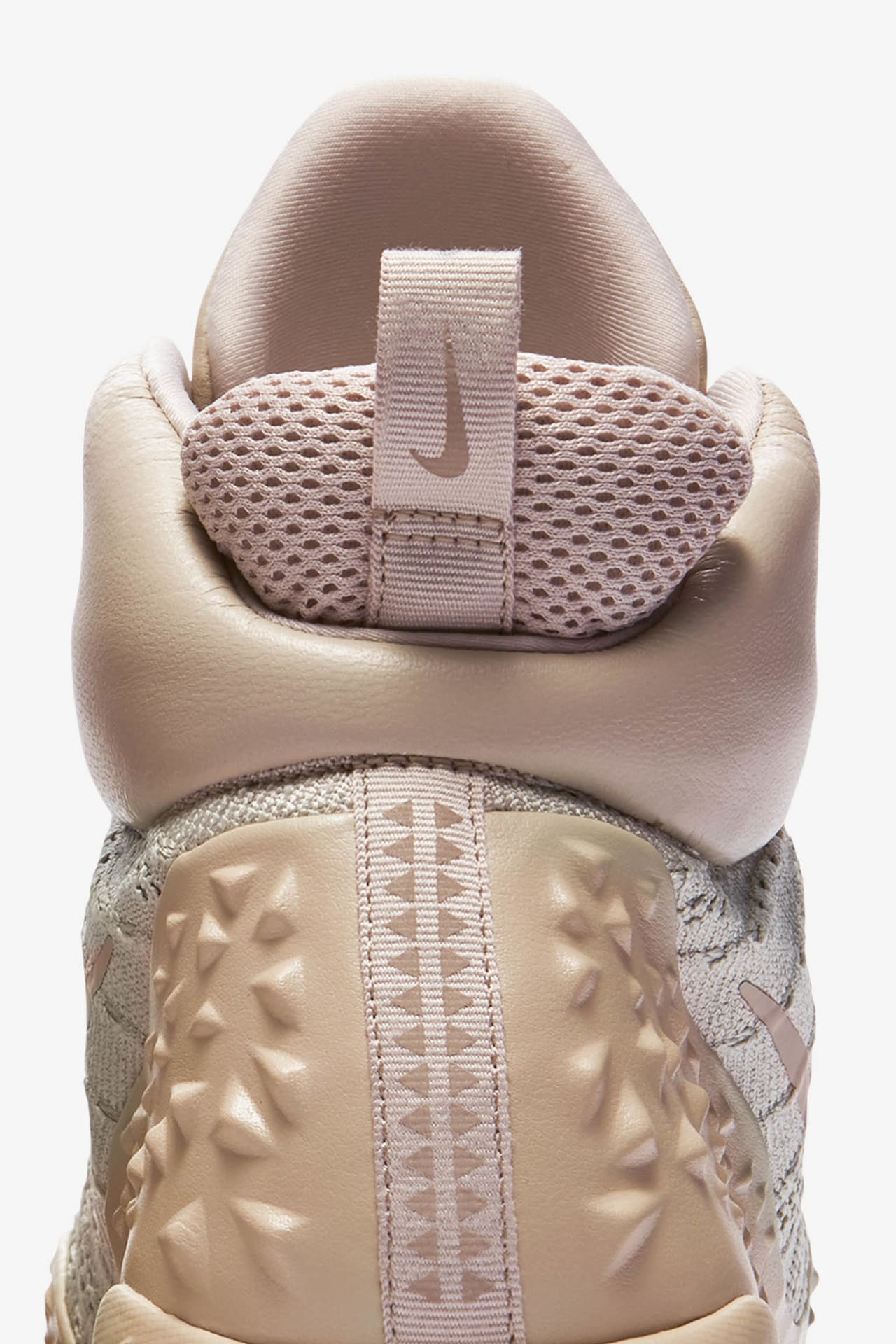 Women's Nike Lupinek Flyknit ’String & Light bone'. Release Date
