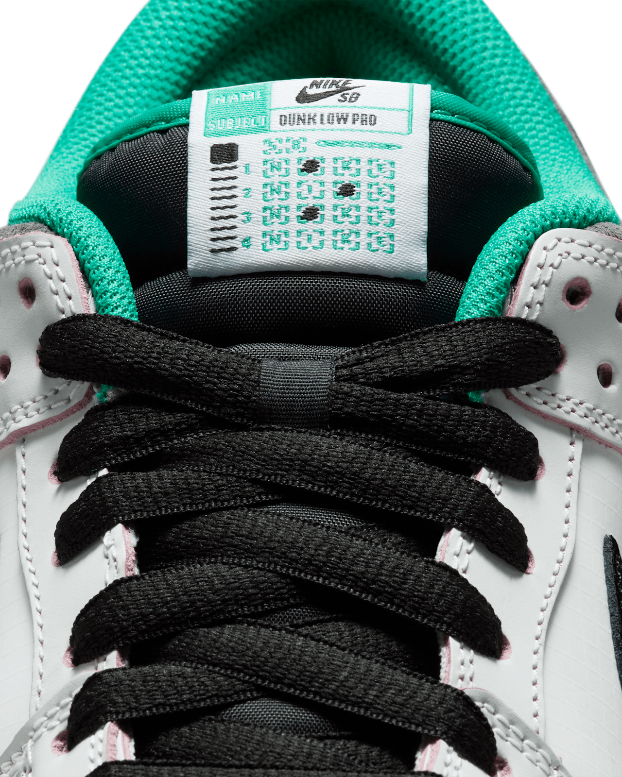 วันเปิดตัว Nike SB Dunk Low Pro x CSEF "Black and White" (HJ4132-100)