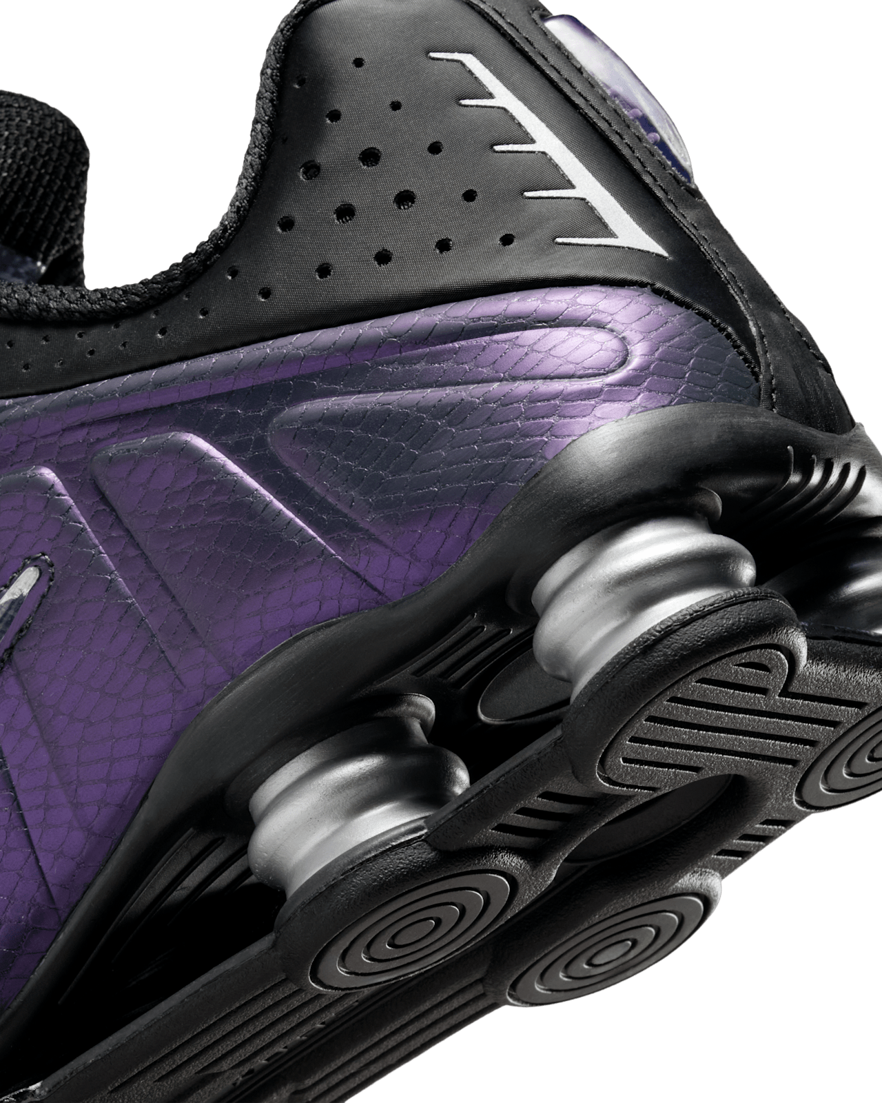  Shox R4 'Black and Metallic Silver' (IO4546-002) 發售日期