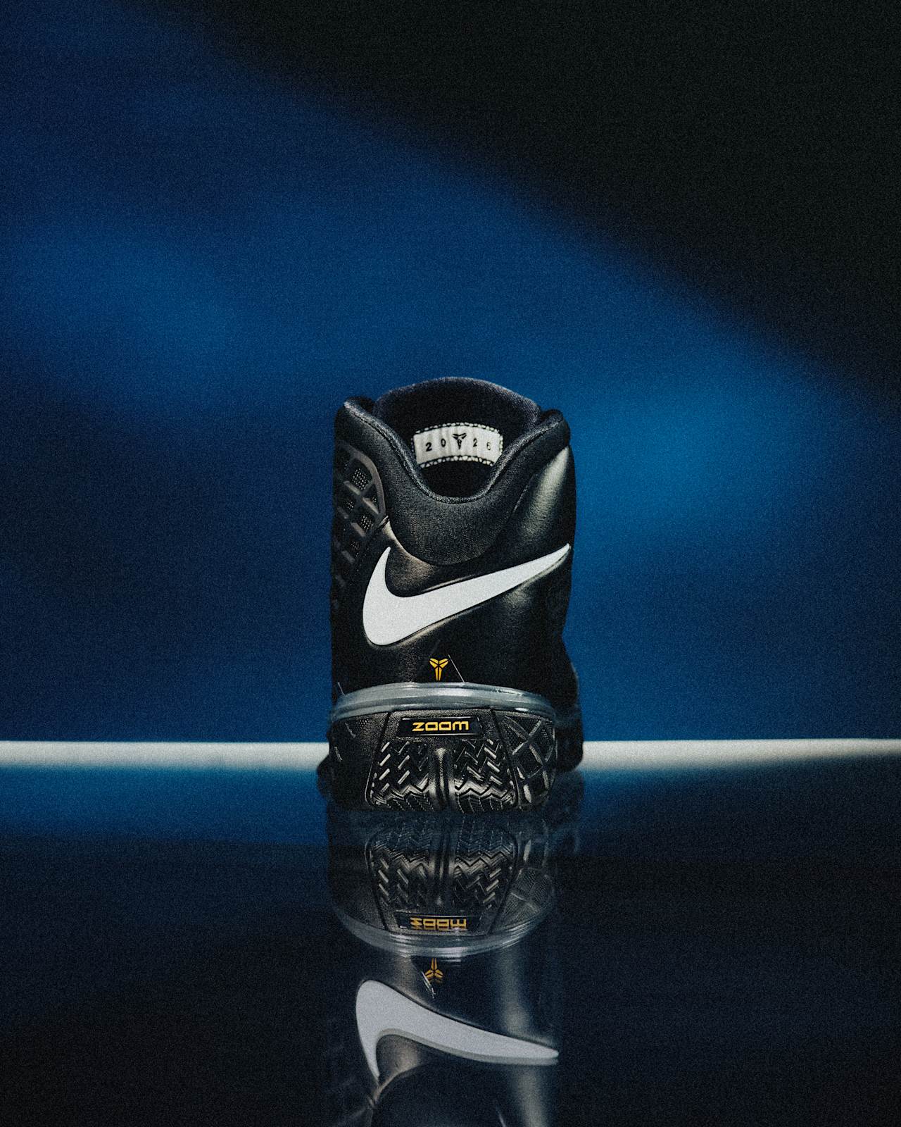 วันเปิดตัว Kobe 3 Protro "Black and White"(IQ5340-001)