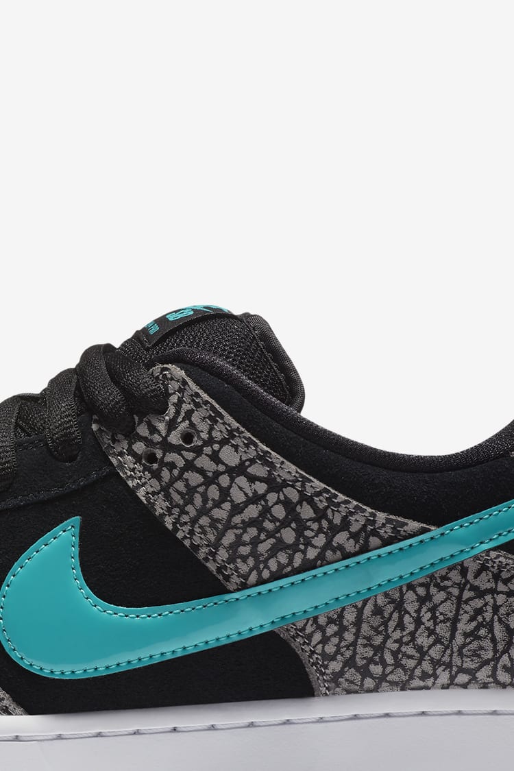 sb dunk low clear jade stock x