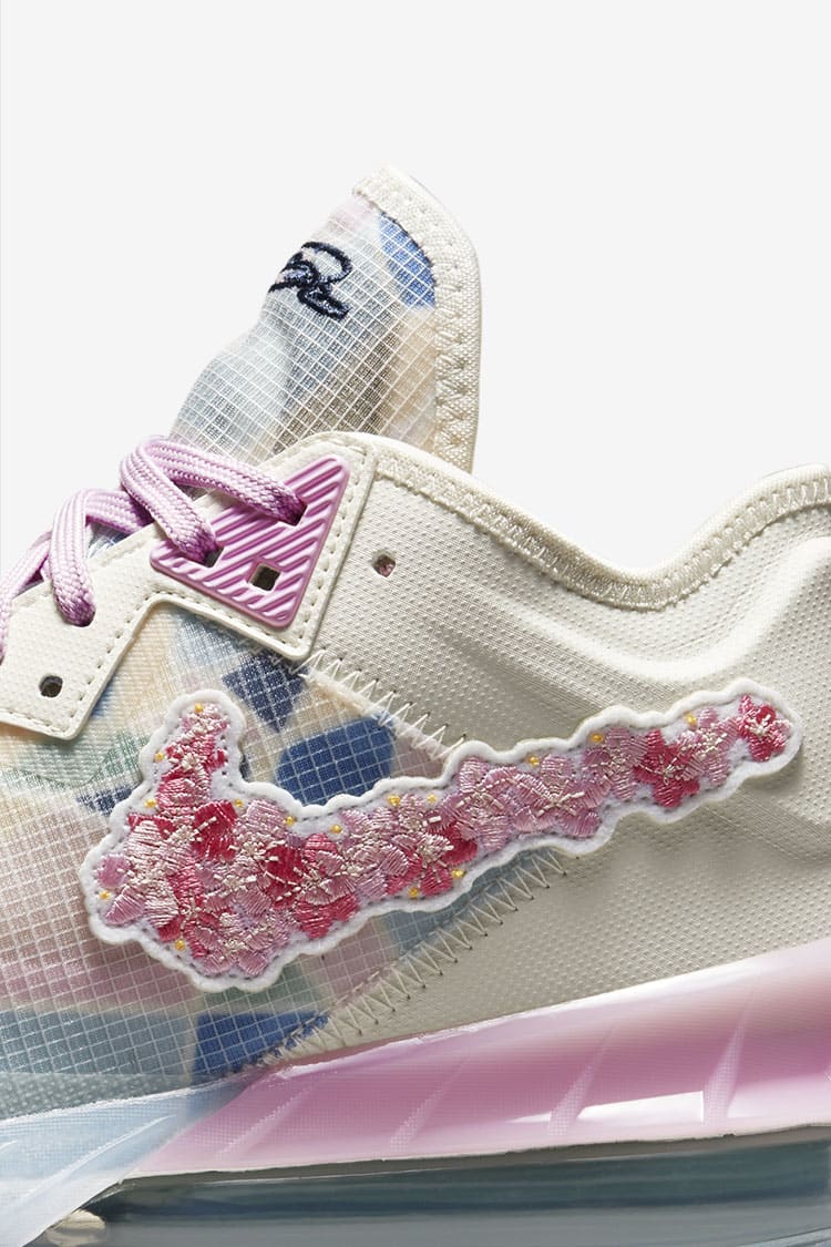 วันเปิดตัว LeBron 18 Low x Atmos “Cherry Blossom”