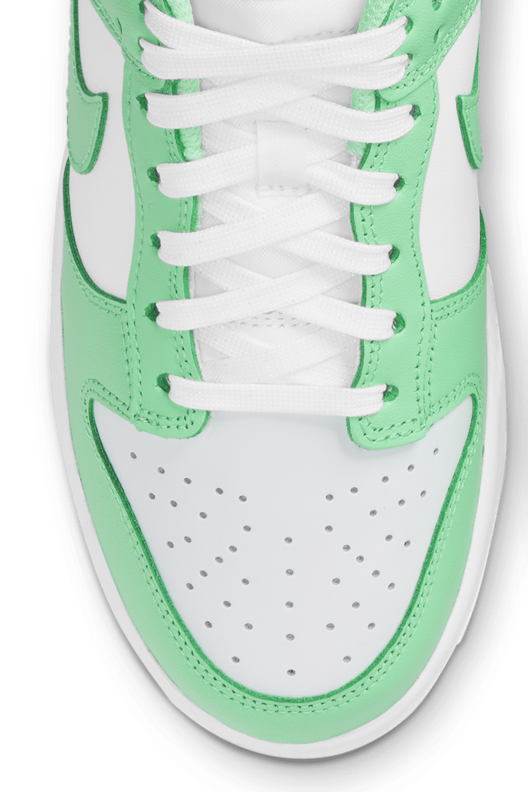 วันเปิดตัว Dunk Low “Green Glow” ผู้หญิง