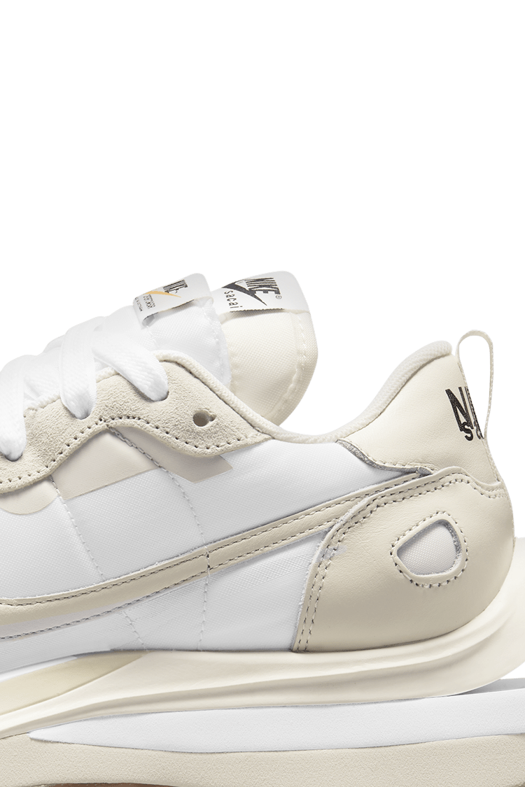 Fecha de lanzamiento de las Nike x sacai VaporWaffle "White and Gum" (DD1875-100)