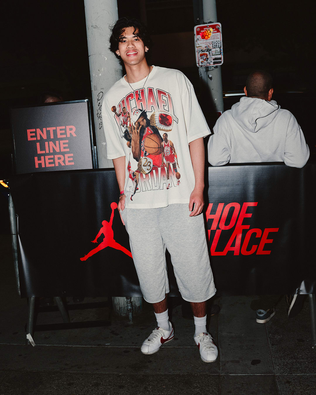 Street SNKRS: AJ4 "TORO BRAVO" X SHOE PALACE