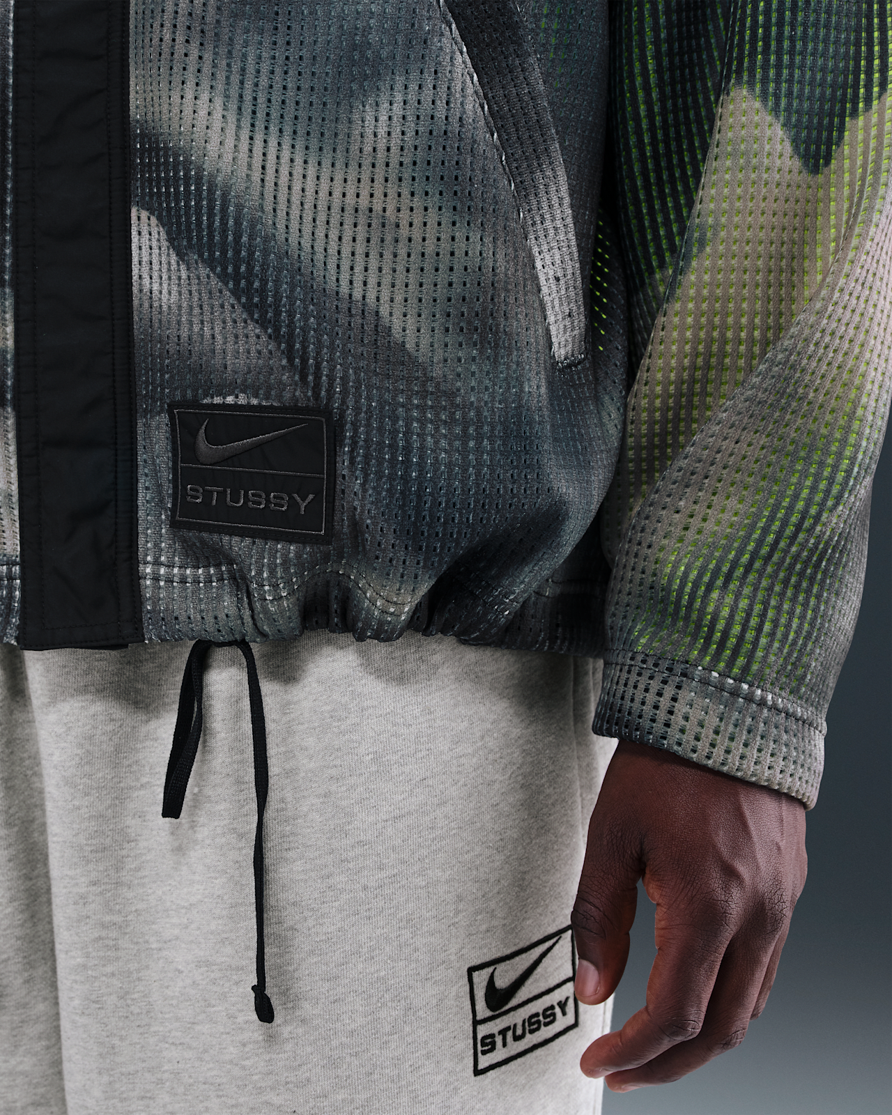 Nike Stussy カモフラージュ M Nike x Stüssy Ghillie Allover Print Hoodie. Nike SNKRS