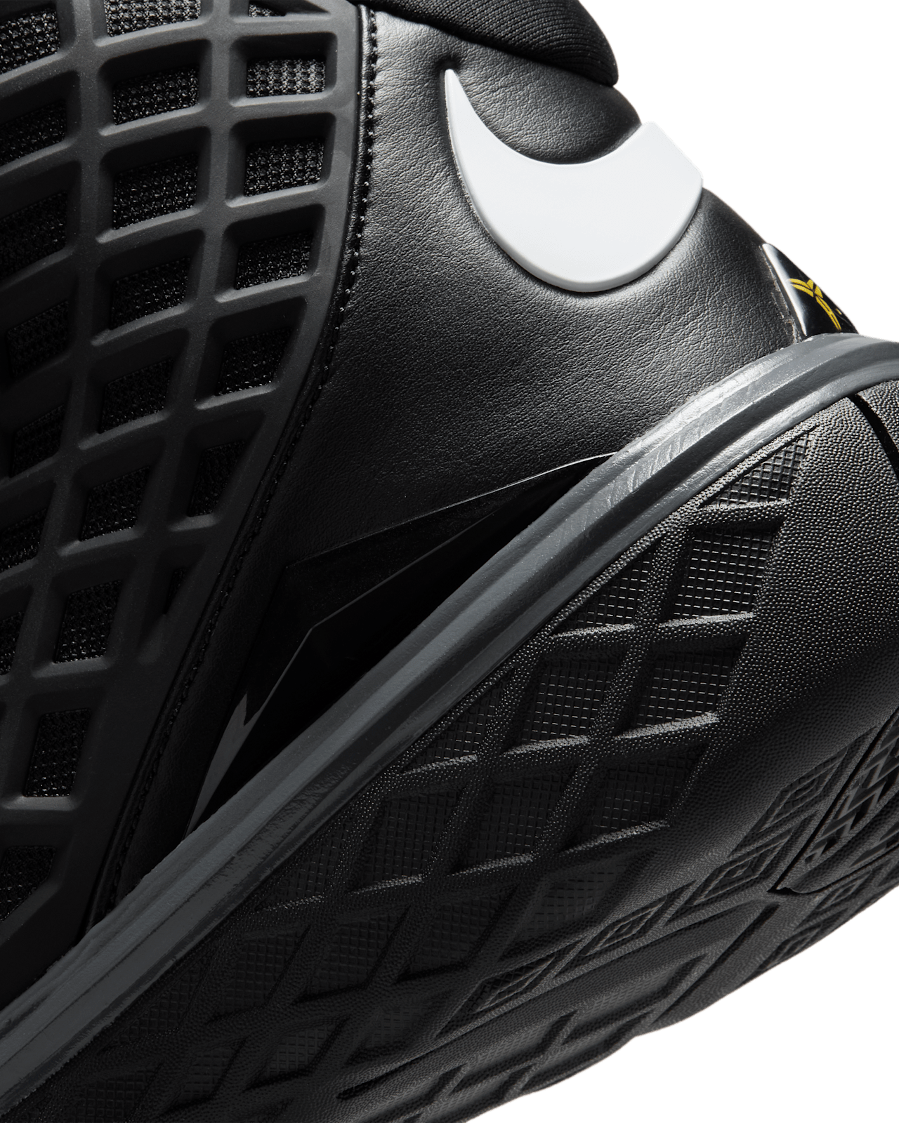 Kobe 3 Protro 'Black and White' (IQ5340-001) – releasedatum